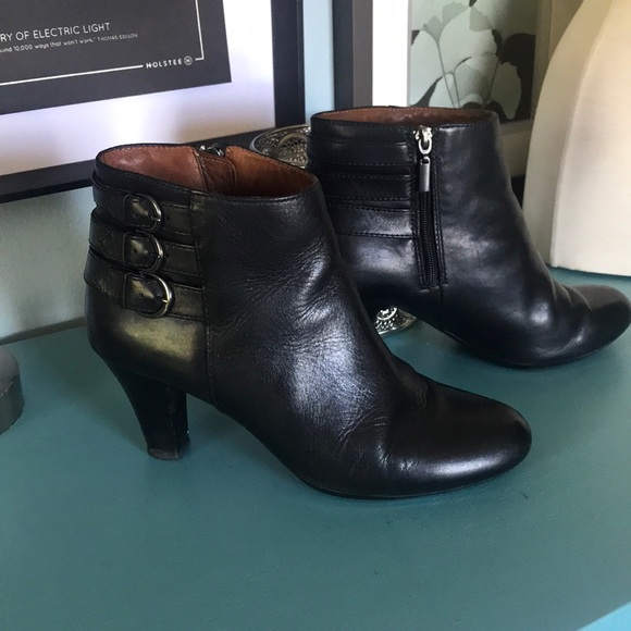 clarks artisan leather ankle boots